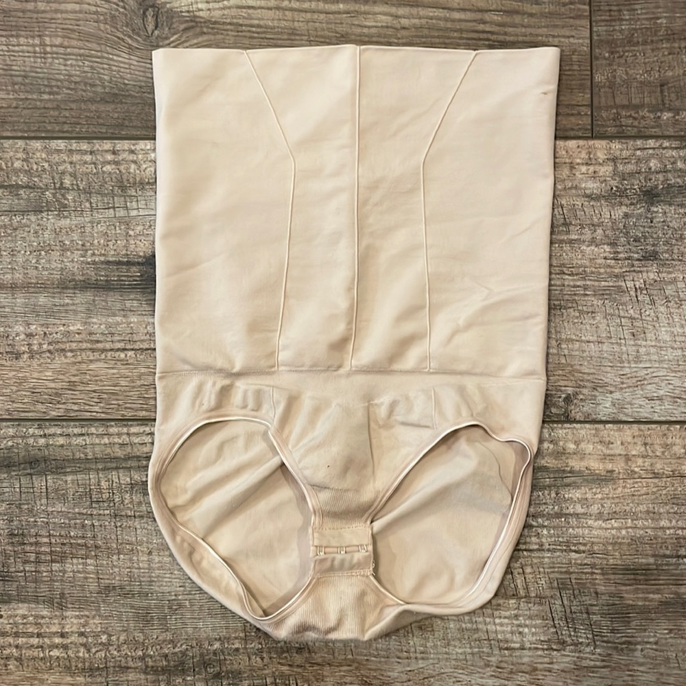 Assets by Spanx Shapewear